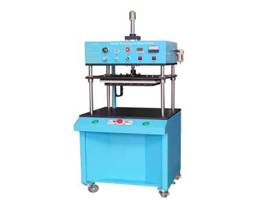 大面積的廠(chǎng)房倉(cāng)庫(kù)