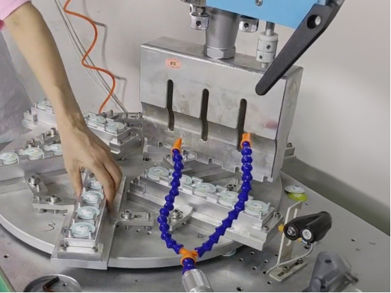 防蚊貼生產(chǎn)遇瓶頸？90%同行靠這臺(tái)設(shè)備實(shí)現(xiàn)效率×3、良品率飆升！